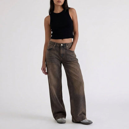Jeans di denim a vita bassa, gamba larga e vestibilità comoda