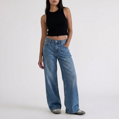 Jeans di denim a vita bassa, gamba larga e vestibilità comoda