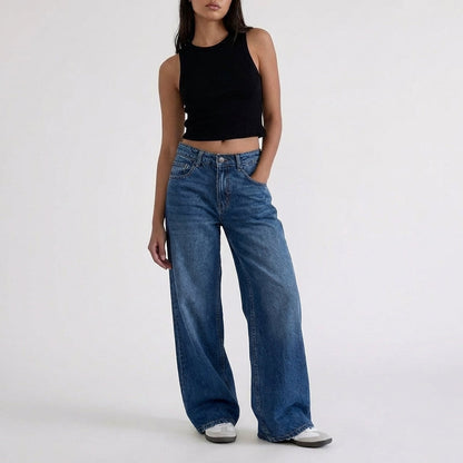 Jeans di denim a vita bassa, gamba larga e vestibilità comoda
