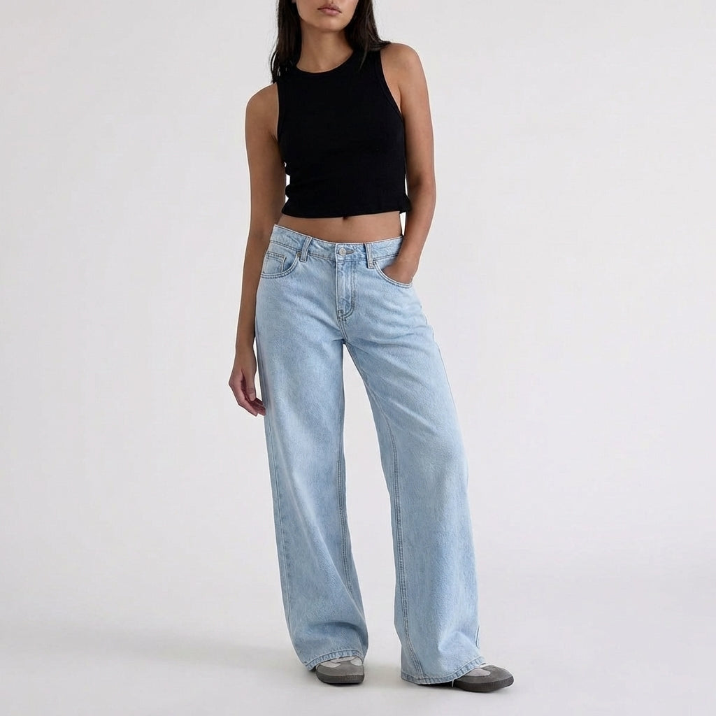 Jeans di denim a vita bassa, gamba larga e vestibilità comoda