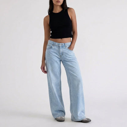 Jeans di denim a vita bassa, gamba larga e vestibilità comoda