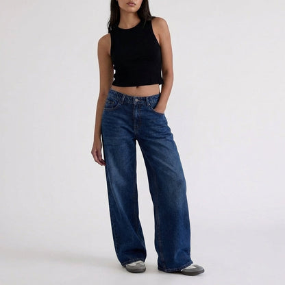 Jeans di denim a vita bassa, gamba larga e vestibilità comoda