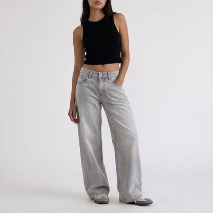 Jeans di denim a vita bassa, gamba larga e vestibilità comoda