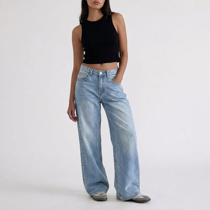 Jeans di denim a vita bassa, gamba larga e vestibilità comoda