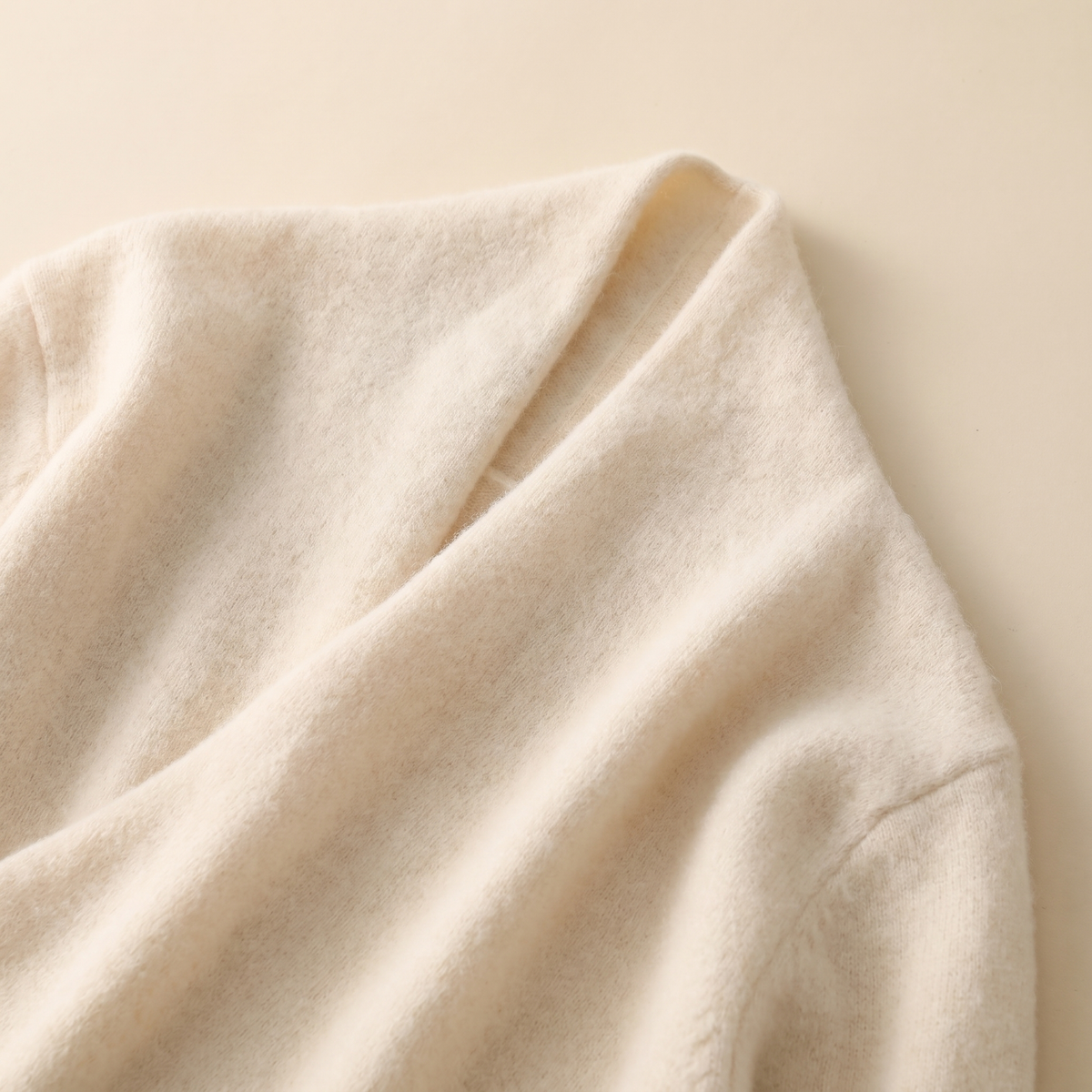 Maglione da donna incrociato – Cashmere scollo a V incrociato sul davanti