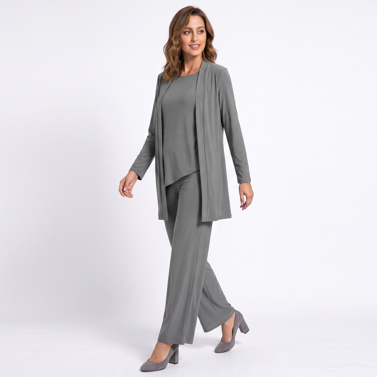 Completo da donna tre pezzi con pantaloni, cardigan lungo e pantaloni ampi eleganti ma casual