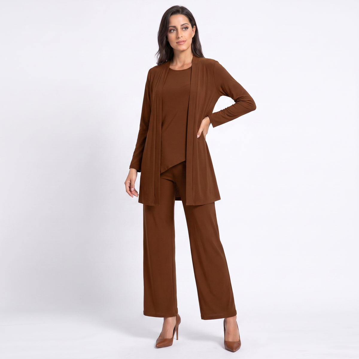 Completo da donna tre pezzi con pantaloni, cardigan lungo e pantaloni ampi eleganti ma casual